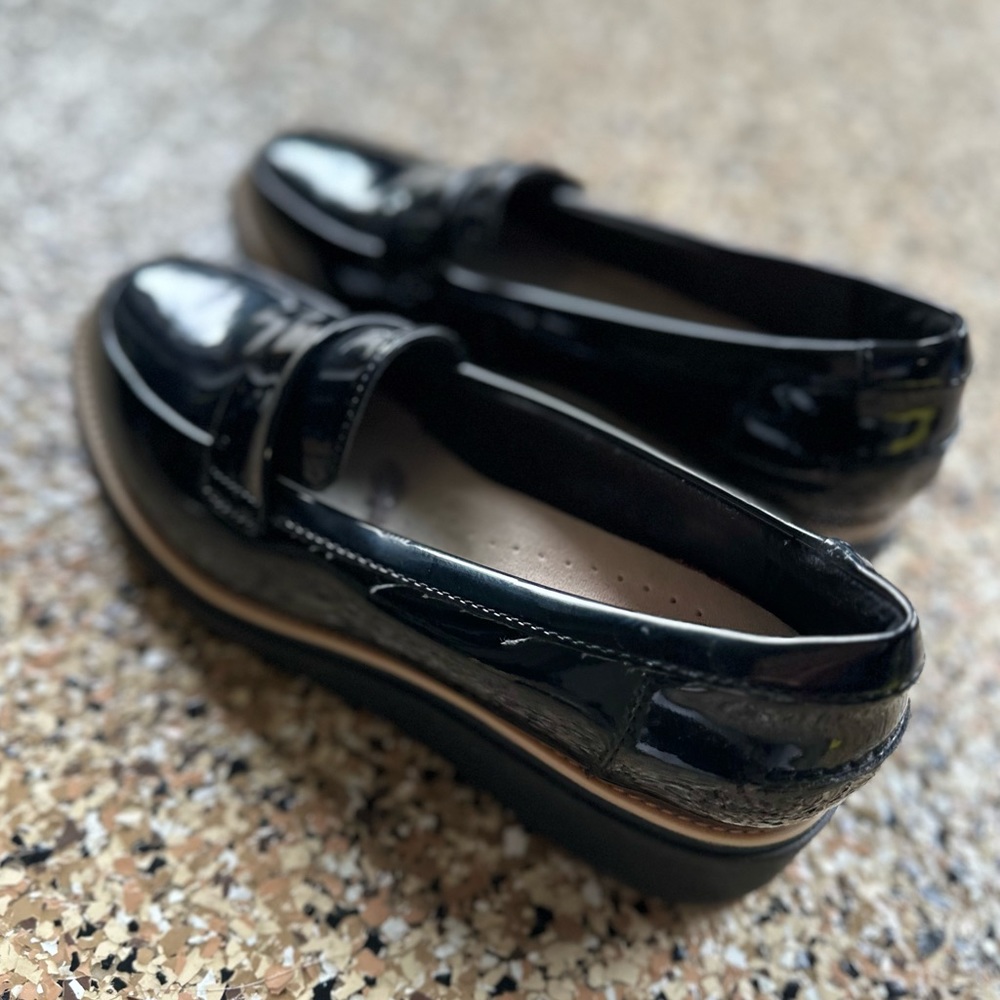 Black Patent leather Clarks Loafer size 7